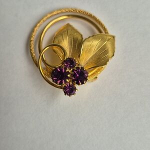 Brooch. Dark purple rhinestones. Vintage cluster